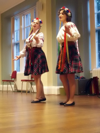 Iryna Zhurakovska & Anastasiia Gavryliuk performing at a ceilidh